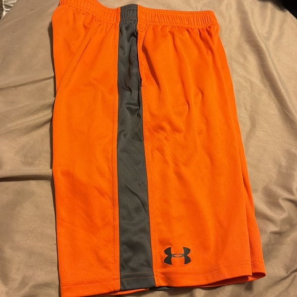 Boys large Under Armour shorts! - Picture 3 of 5